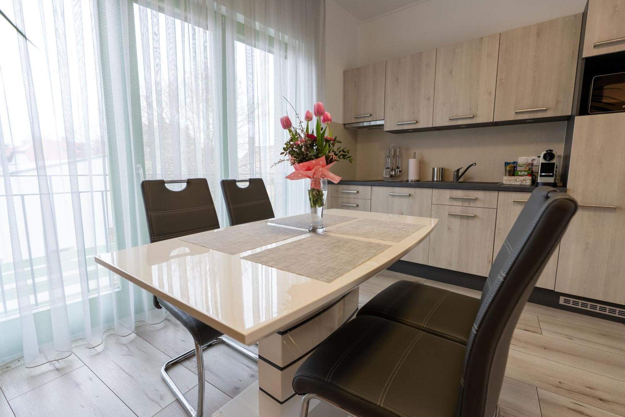 Jokai Apartman Dunafoldvar Eksteriør bilde